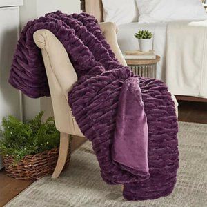 NWT Berkshire Blanket Northern Fur Violet Throw
